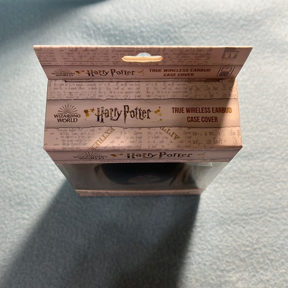 Harry Potter Wireless Earbud Case Cover - Picture 6 of 7